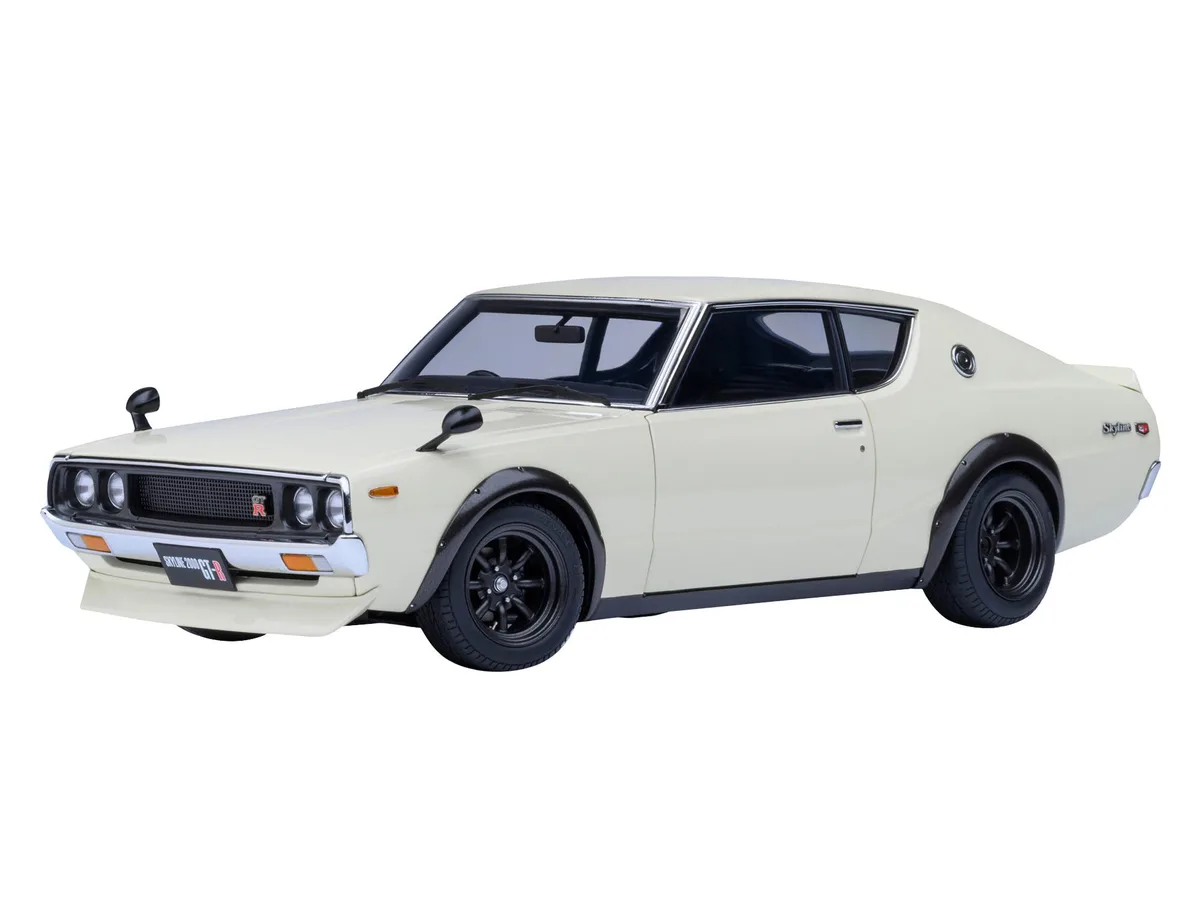 Autoart Autoart Nissan Skyline 2000GT-R (KPGC110) Tuned Version RHD White 1/18 hobby collectible — product photo