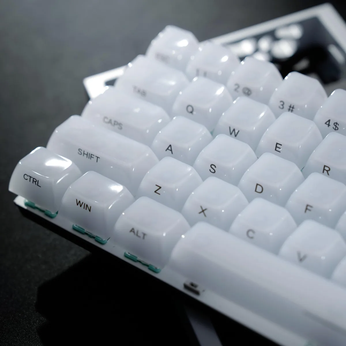 Womier Womier Jelly Keycaps Ceramic Style Clear White 115-Key MDA Profile — product photo