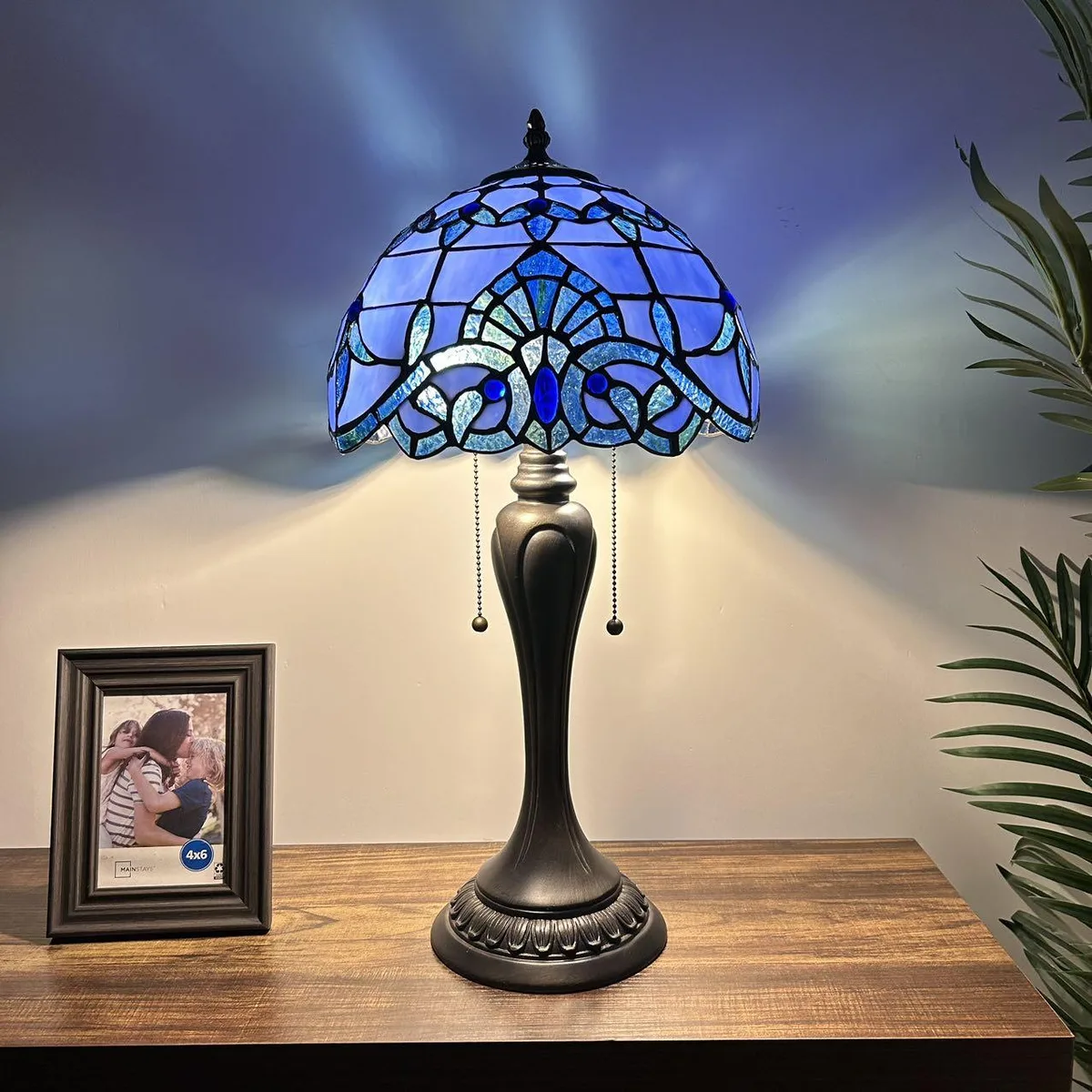 XIN CHENG TIFFANY LIGHTING XIN CHENG TIFFANY LIGHTING Blue Stained Glass Baroque Table Lamp — product photo