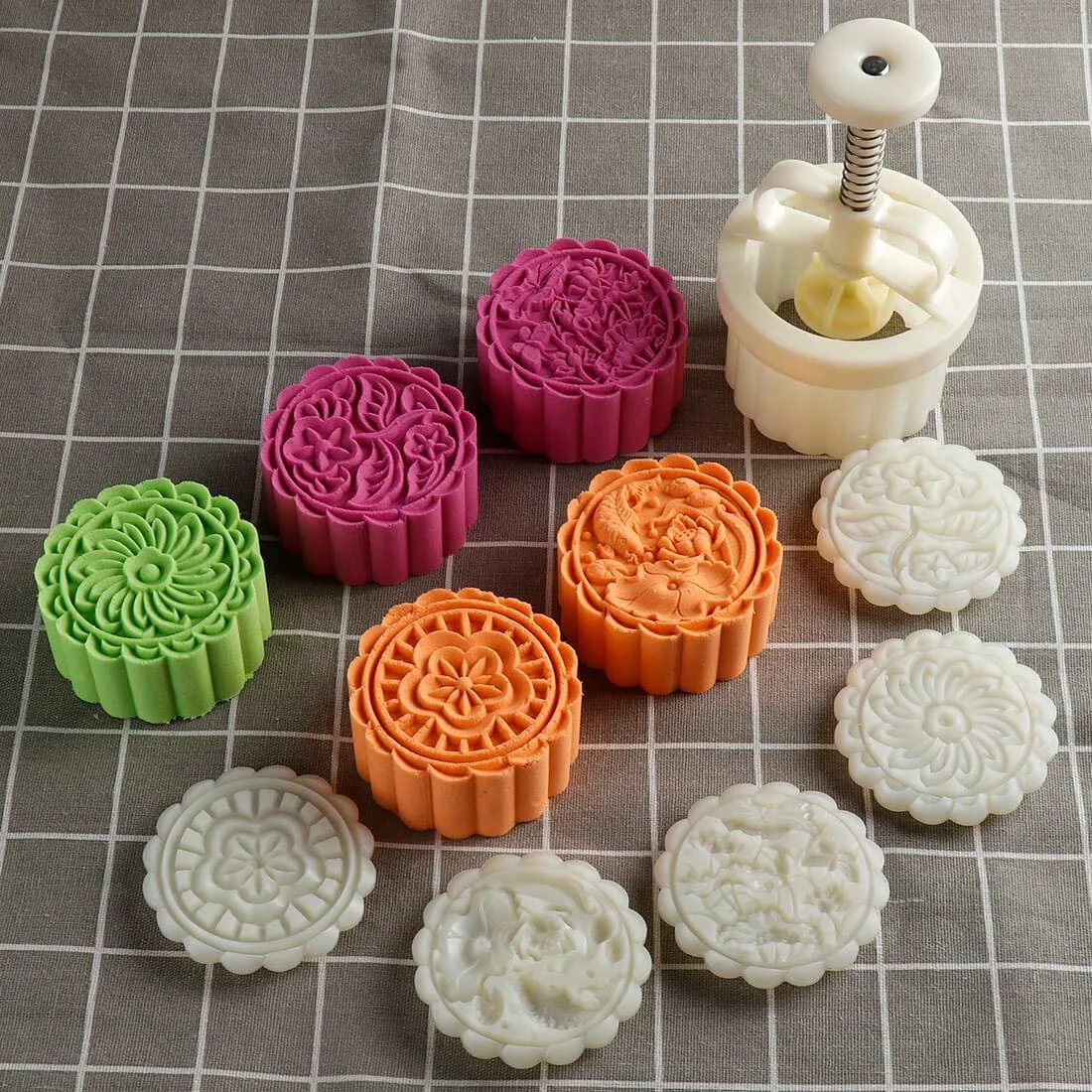Round adjustable cookie press with five interchangeable 2.95 inch stamps