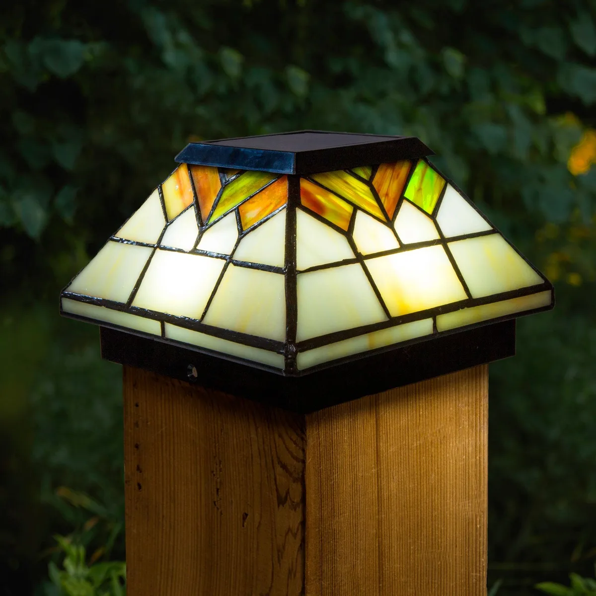 Classy Caps Mfg. Inc. Classy Caps Mfg. Inc. Stained Glass Wellington Solar Post Cap 2 Pack 5x5/4x4/3.5x3.5 10 Lumens 4500-5500K — product photo