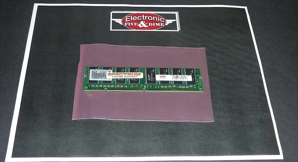 Simmtec, Inc Simmtec, Inc 128MB (16x64) PC133 168-pin DIMM desktop RAM (16 Chip) — product photo