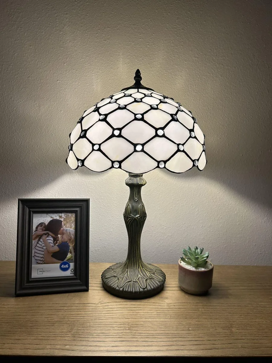 XIN CHENG TIFFANY LIGHTING XIN CHENG TIFFANY LIGHTING Tiffany Style Table Lamp White Stained Glass 12"W*19"H — product photo