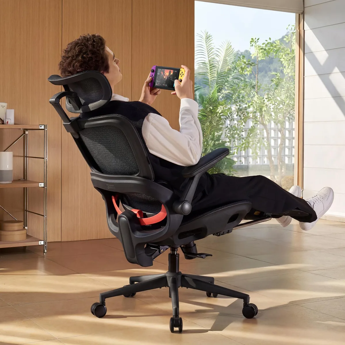 SIHOO SIHOO B100-PRO-M101-JT Gaming Chair with Footrest, 4D Armrests, 330 lb Capacity — product photo