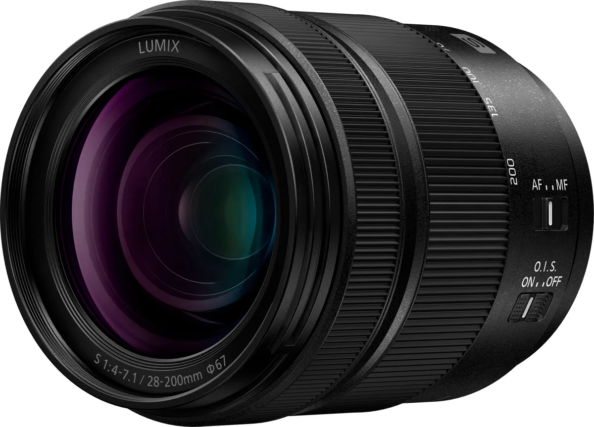 Panasonic Panasonic Lumix S 28-200mm f/4-7.1 Macro O.I.S. Lens (S-R28200) — product photo