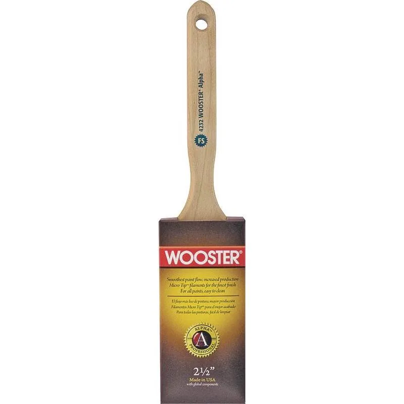 Wooster 4232 flat sash paint brush with wood handle