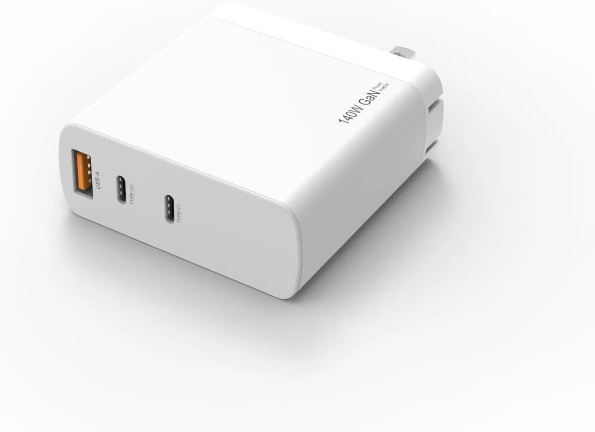 FLEANE FLEANE 140W GaN USB-C 3-Port Foldable Charger — product photo