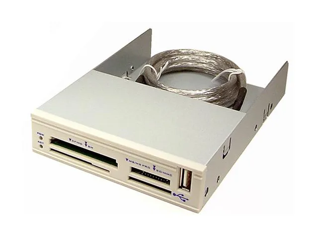 Cables Unlimited Cables Unlimited USB-1610 4-slot internal USB 2.0 card reader — product photo