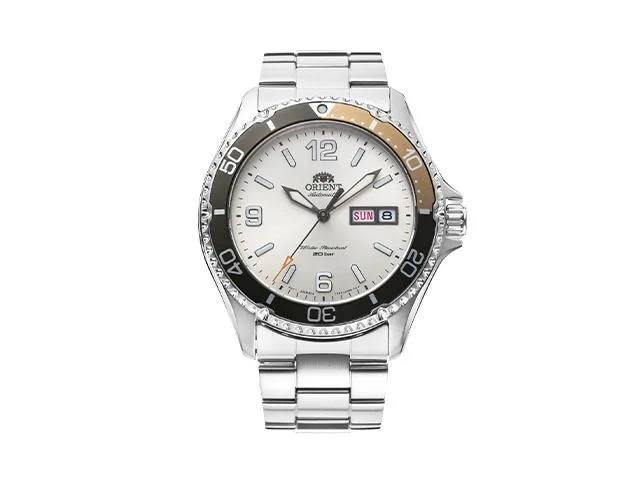 Ivory-white automatic watch on steel bracelet, 41.8 mm case, sapphire crystal