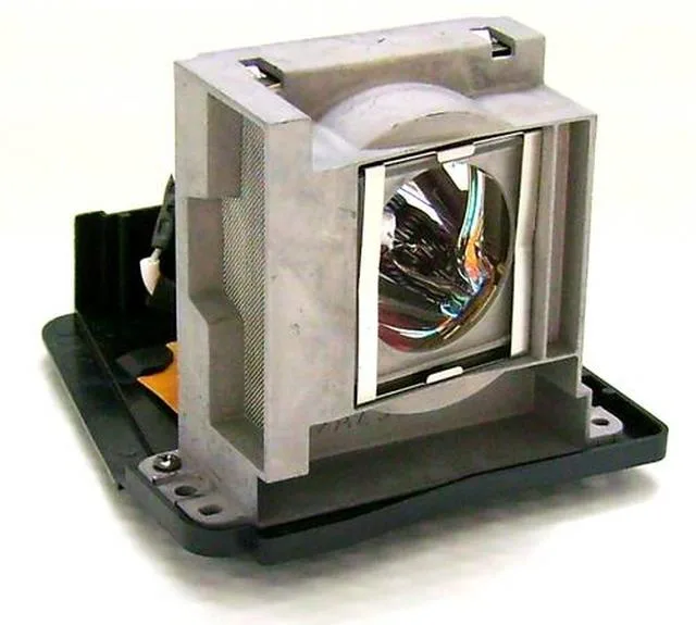 Mitsubishi Mitsubishi LVP-XD2000U 240W projector lamp — product photo