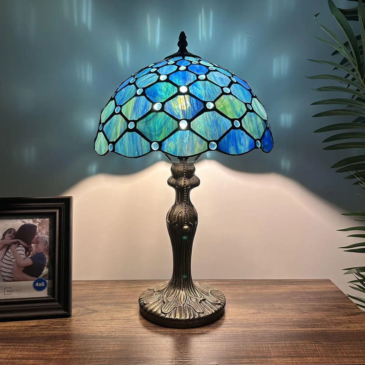 XIN CHENG TIFFANY LIGHTING XIN CHENG TIFFANY LIGHTING Tiffany Style Table Lamp Blue Green Stained Glass Crystal Beans — product photo