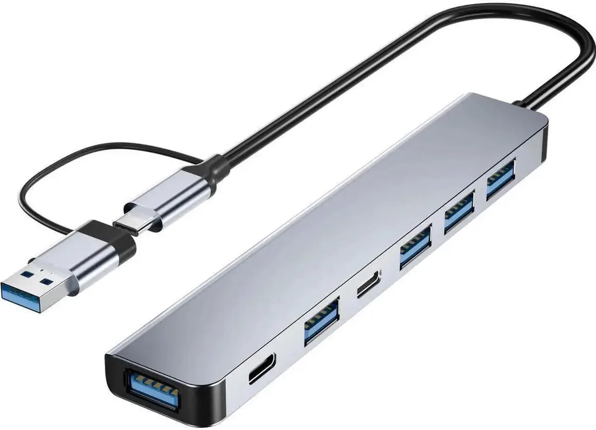 Silver aluminium 7-in-1 USB-C hub with USB 3.0 and 2.0 ports
