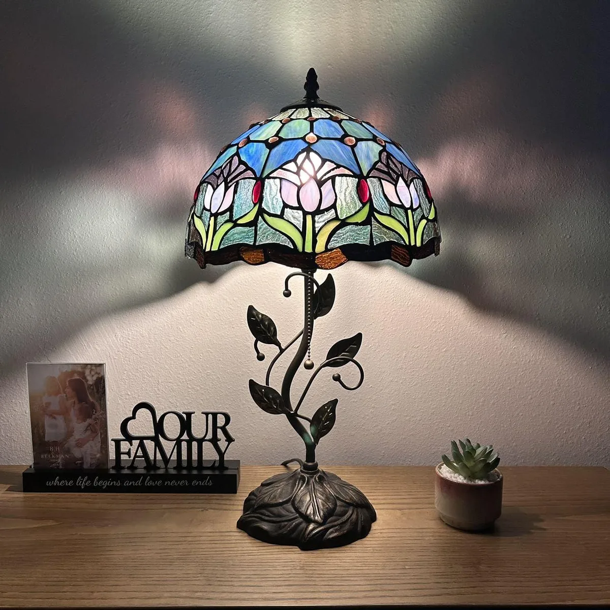 XIN CHENG TIFFANY LIGHTING XIN CHENG TIFFANY LIGHTING Table Lamp Blue Purple Stained Glass Tulips — product photo