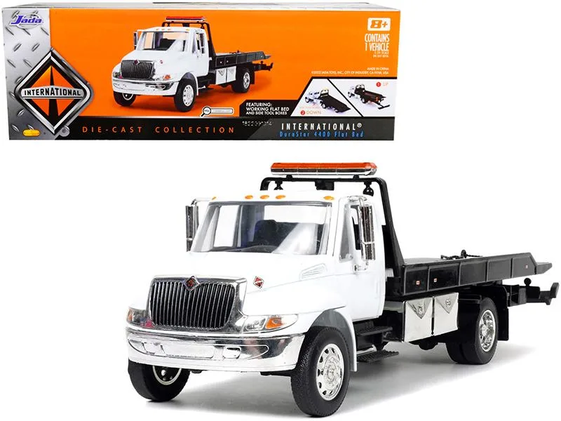 Jada Jada International DuraStar 4400 Flatbed Tow Truck White 1/24 Diecast Vehicle — product photo