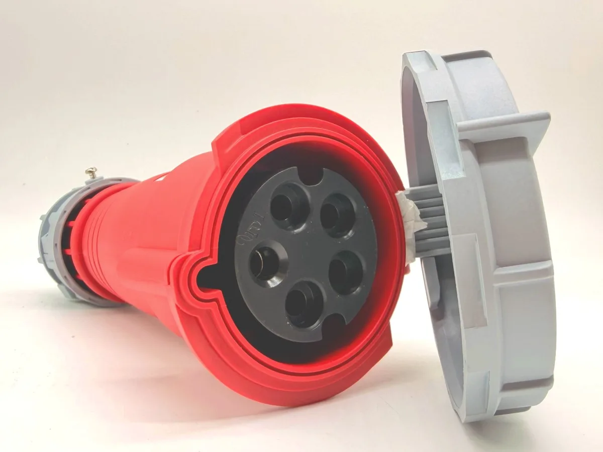 Eaton Eaton AH532C6W Straight Blade Plug 32A 4P5W Red Nylon Female — product photo