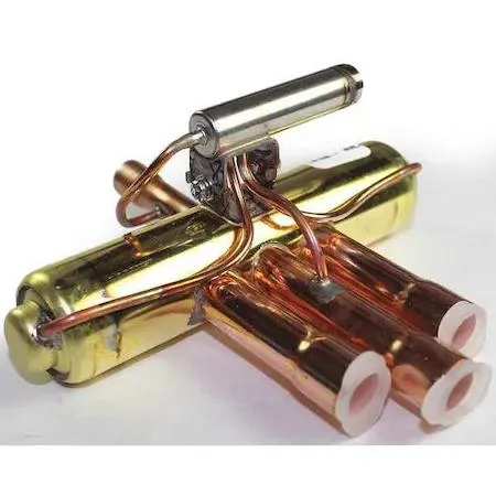 Brass four-way reversing valve with pilot valve and centred discharge tube