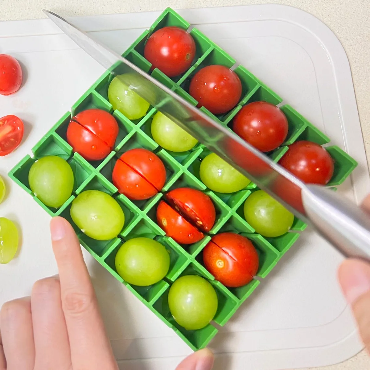 Yamteck G1 Grape &amp; Cherry Tomato Cutter 16 pcs — product photo