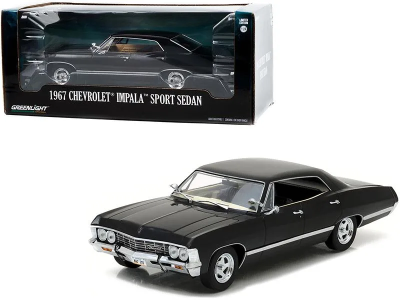 GREENLIGHT GREENLIGHT 1967 Chevrolet Impala Sport Sedan Tuxedo Black 1/24 Diecast Vehicle — product photo