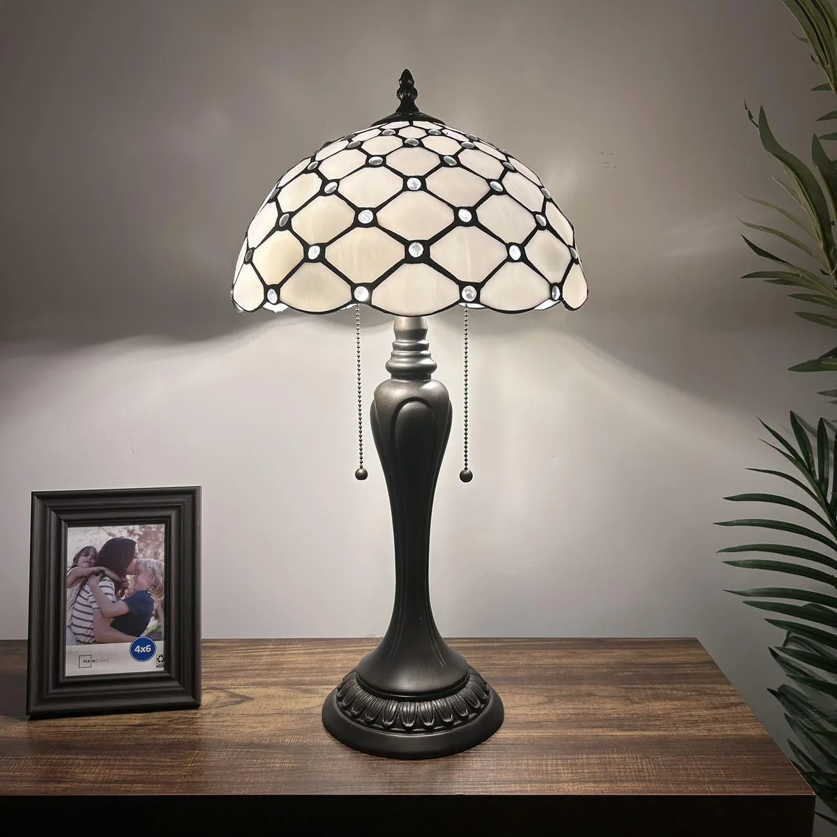 XIN CHENG TIFFANY LIGHTING XIN CHENG TIFFANY LIGHTING Tiffany Table Lamp White Stained Glass Crystal Beans 12"W 22"H — product photo