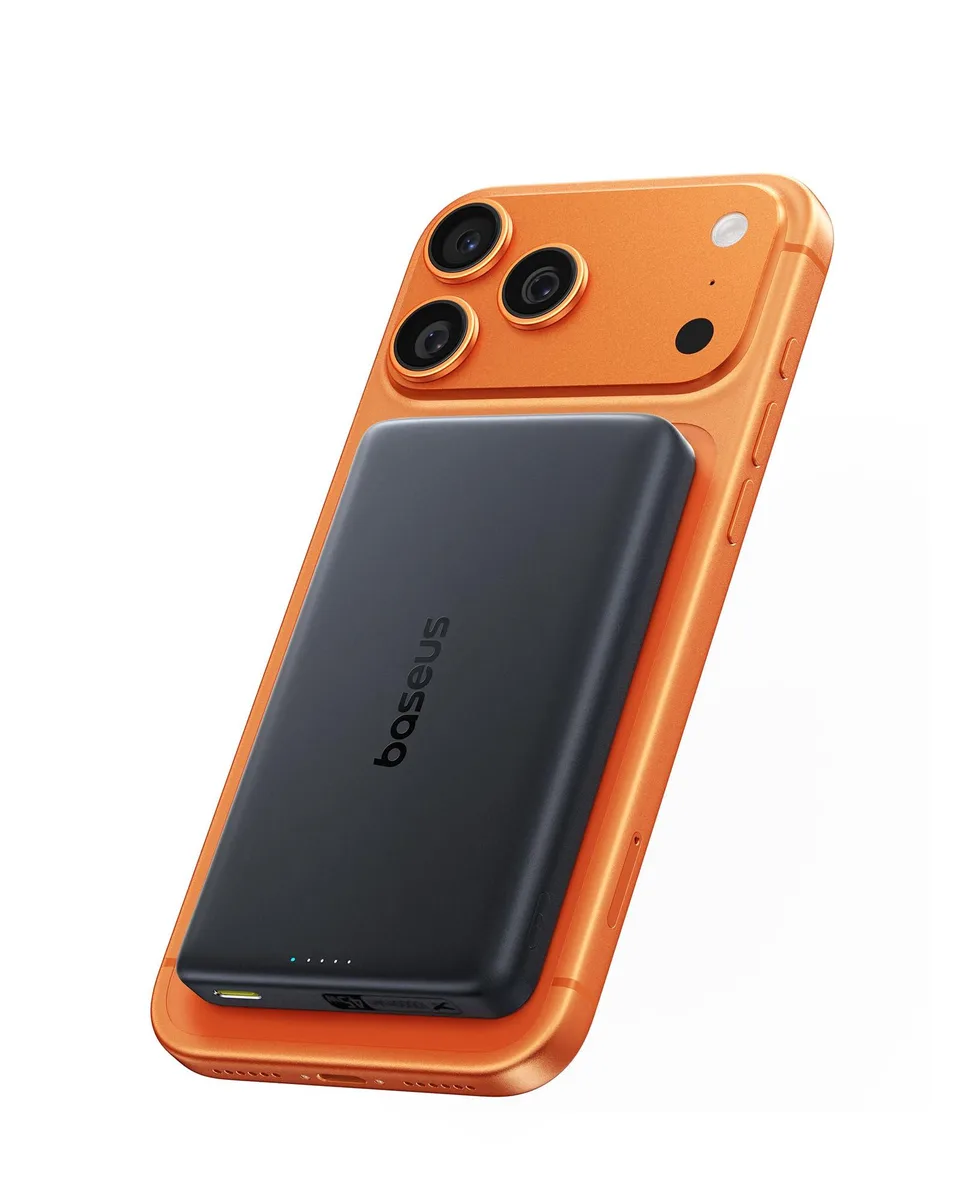 Black 10000mAh magnetic power bank, 0.6in slim alloy body with USB-C port