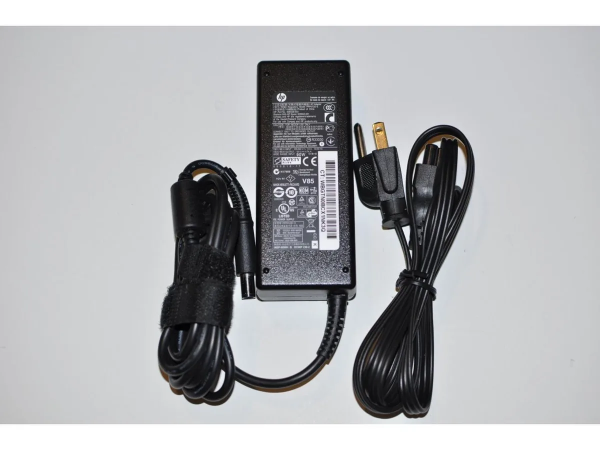 HP HP 609940-001 90W 19V 4.74A AC Adapter — product photo