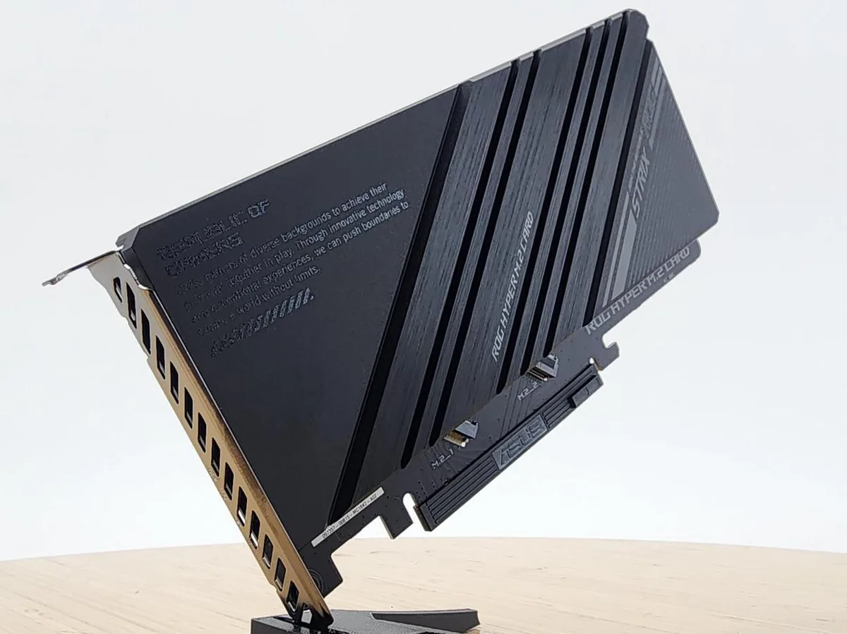 ASUS ASUS ROG HYPER M.2 CARD 2-slot PCIe x16 NVMe drive enclosure — product photo