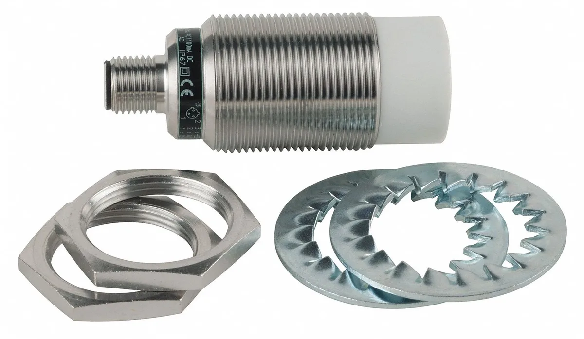 Cylindrical brass sensor with 3-pin connector, IP67 rated