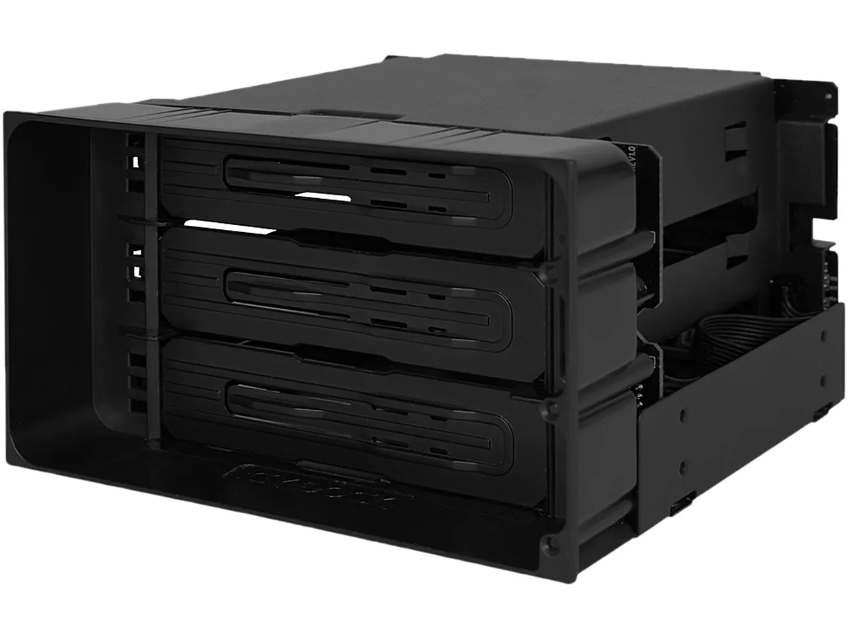 ICY DOCK ICY DOCK MB830SP-B 3.5" 3-bay SATA/SAS SSD accessory 5.25 — product photo