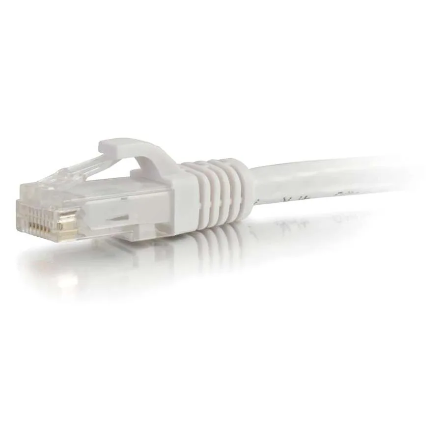 White Cat5e snagless patch cable with RJ45 connectors, 4 ft long