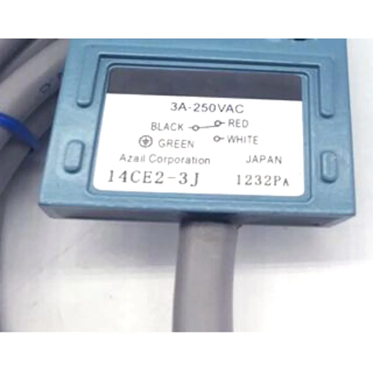 YAMATAKE YAMATAKE 14CE2-3J Limit Switch electrician tool — product photo