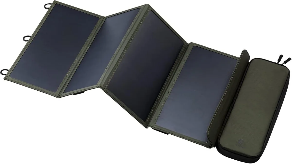 PISKEKAT PISKEKAT 28W 4-Panel Portable Solar Charger — product photo