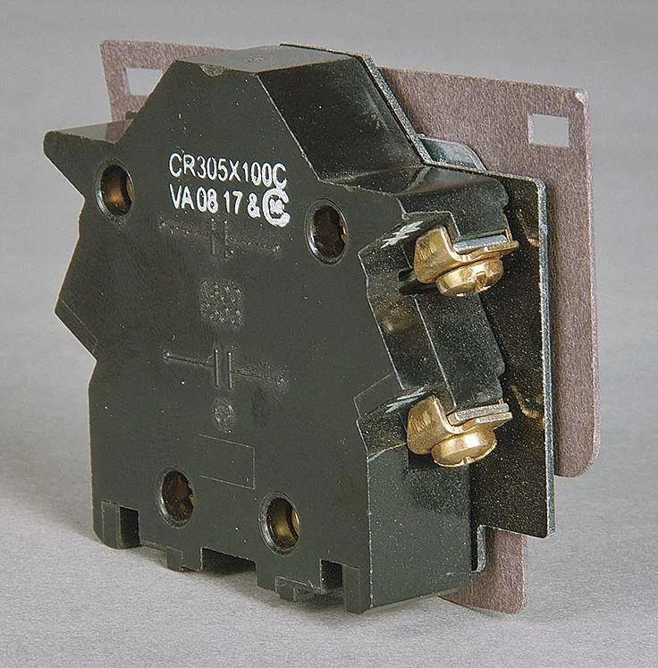 GE GE CR305X100C Auxiliary Contact Block 10 A 250 V DC 600 V AC — product photo