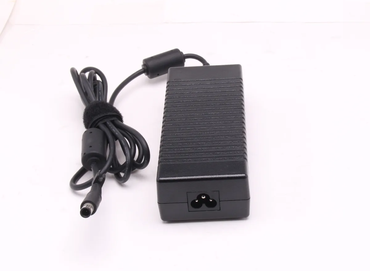 HP HP HSTNN-LA01-E 135W power adapter (PA-1131-08HC) 647982-002 — product photo