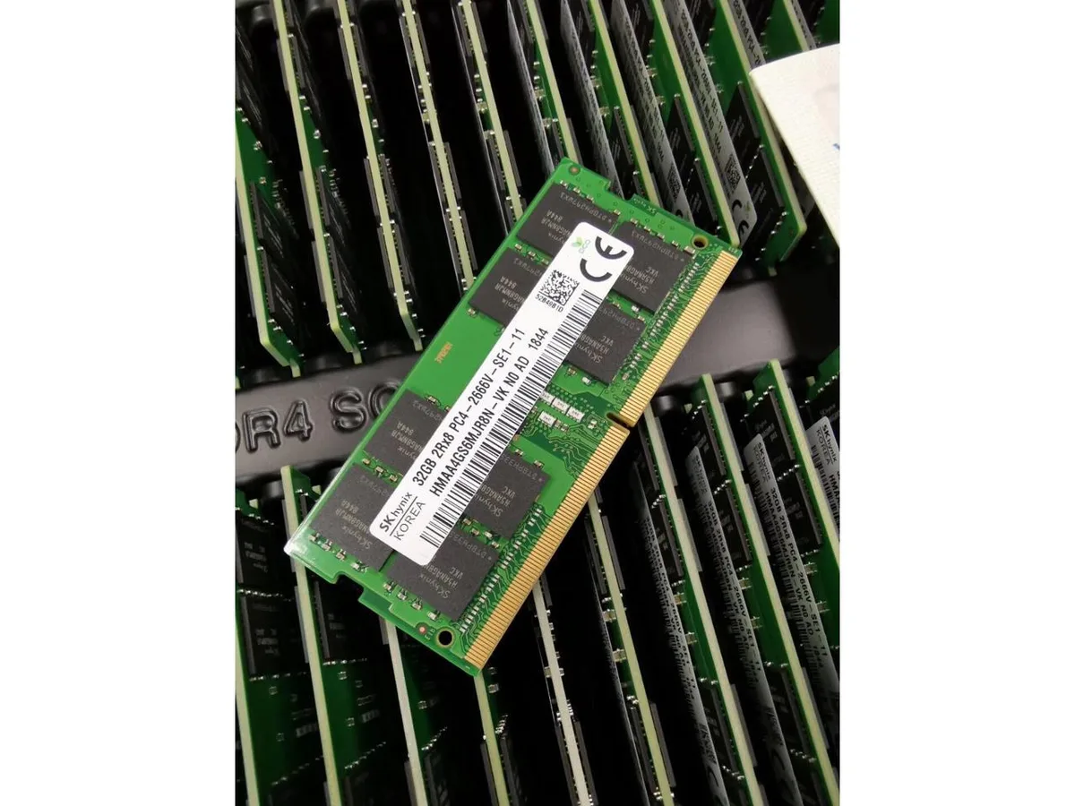 SK hynix SK hynix HMAA4GS6MJR8N-VK 32GB DDR4 2666 laptop RAM — product photo