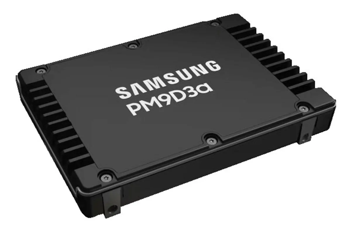 SAMSUNG SAMSUNG PM9D3a MZWL61T9HFLT-00AW7 1.92 TB 2.5 inch PCIe 5.0 x4 internal SSD — product photo