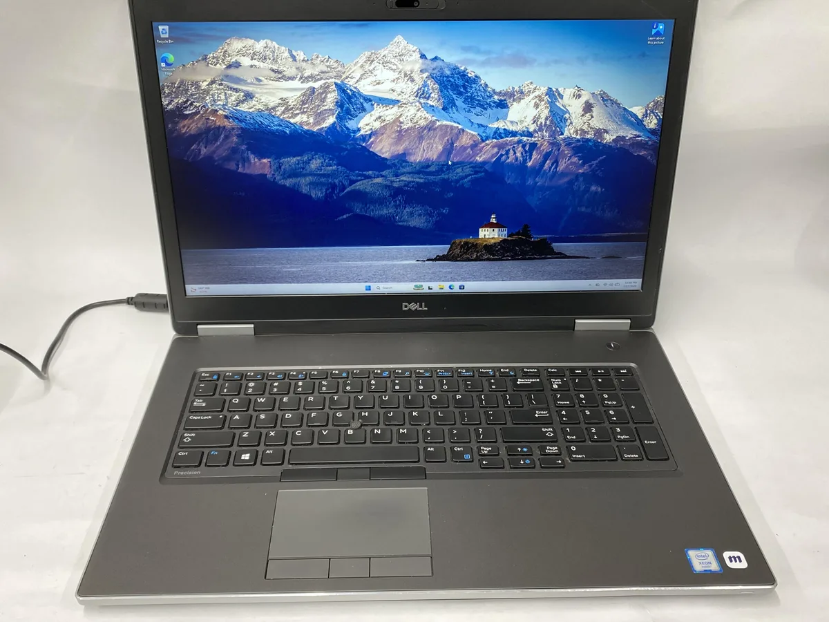 DELL DELL Precision 7740 laptop XEON E-2286M 32GB 512GB RTX 4000 17" 1920 x 1080 — product photo