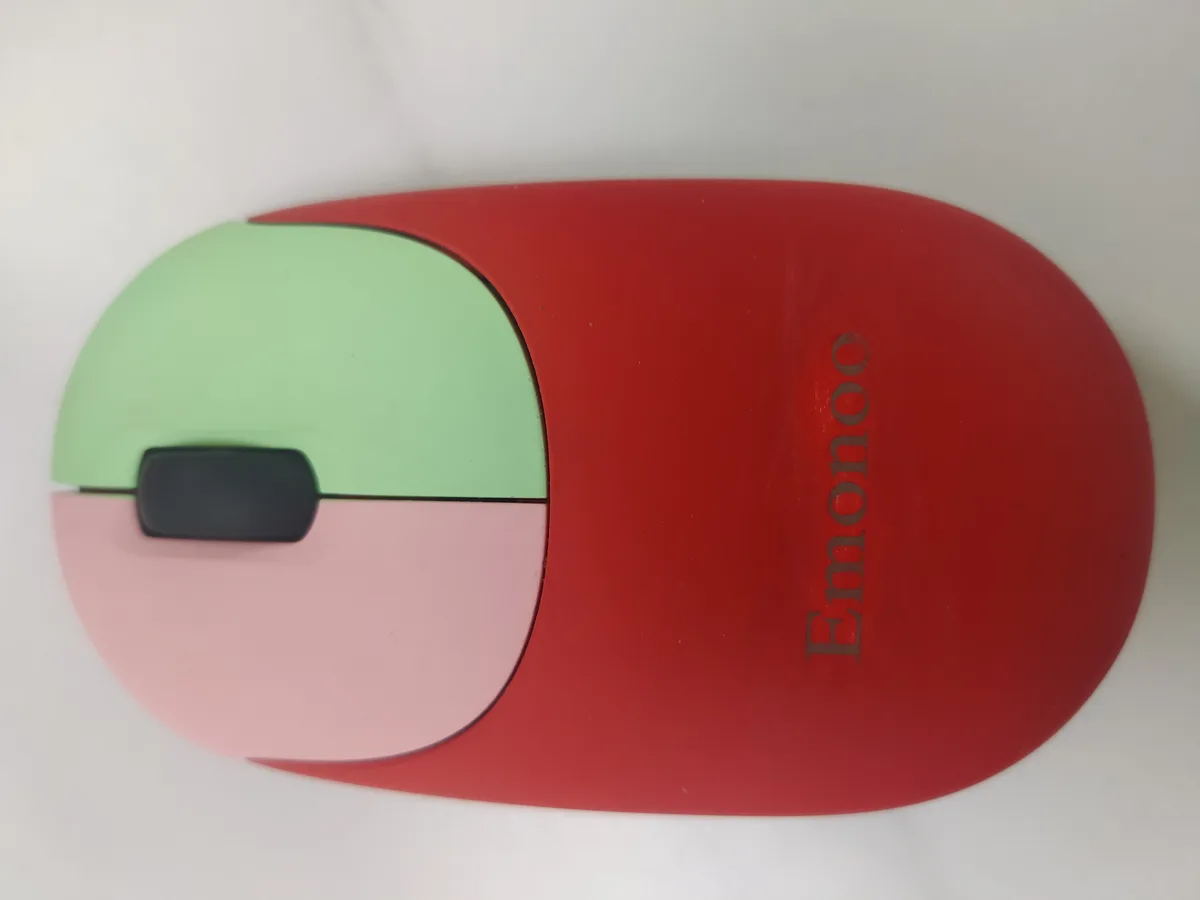 Ergonomic optical gaming mouse with scroll wheel and six buttons
