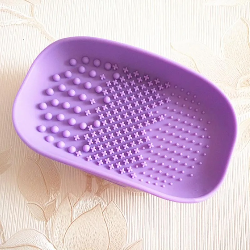 DAXINQI DAXINQI Silicone Makeup Brush Cleaner Mat Purple 15.2 x 9cm — product photo