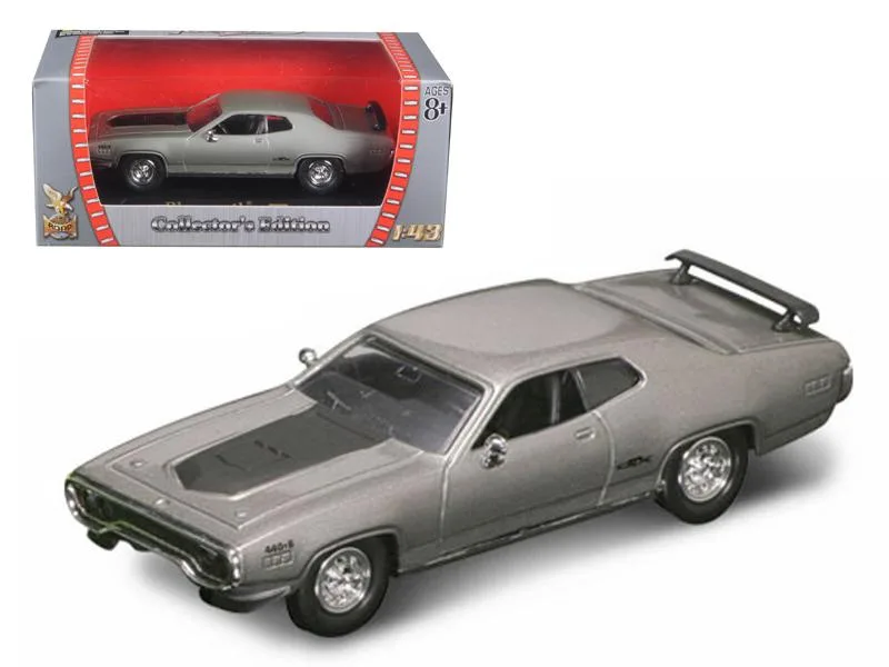 ROAD SIGNATURE ROAD SIGNATURE 1971 Plymouth GTX 440 6 Pack Silver 1/43 Diecast Hobby Collectible — product photo