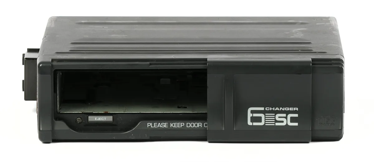 1 Factory Radio 1 Factory Radio 6 Disc CD Changer Receiver 09370385 D07 — product photo