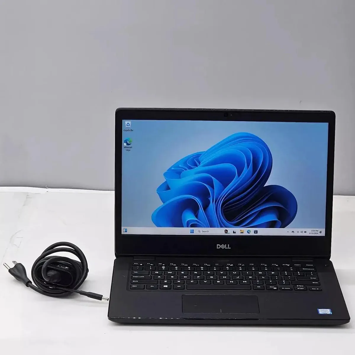 DELL DELL Latitude 3400 laptop i5-8265U 16GB 256GB 14" FHD Windows 11 Pro — product photo
