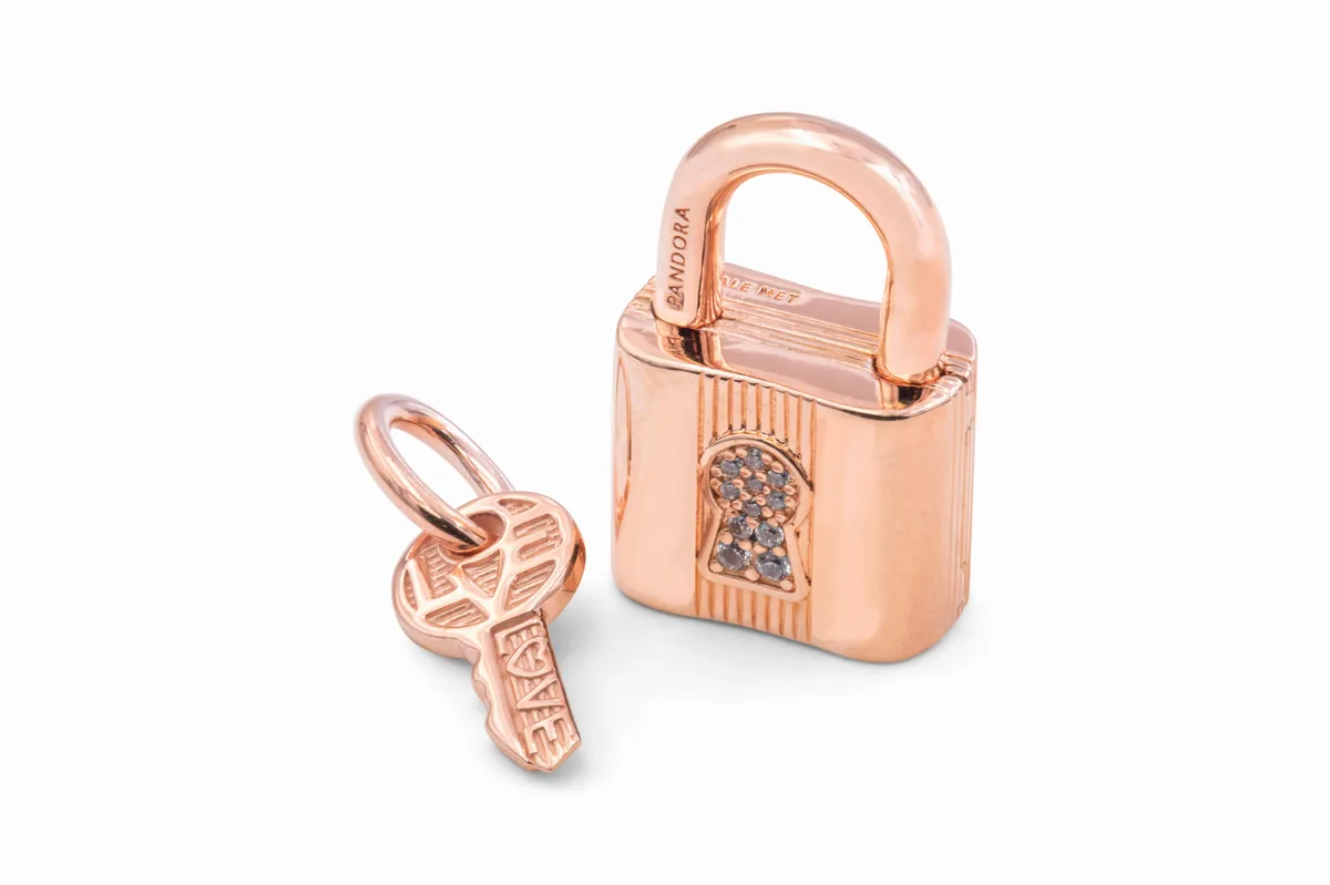 PANDORA PANDORA Padlock &amp; Key Dangle Charm 14k Rose Gold-Plated Silver Tone — product photo