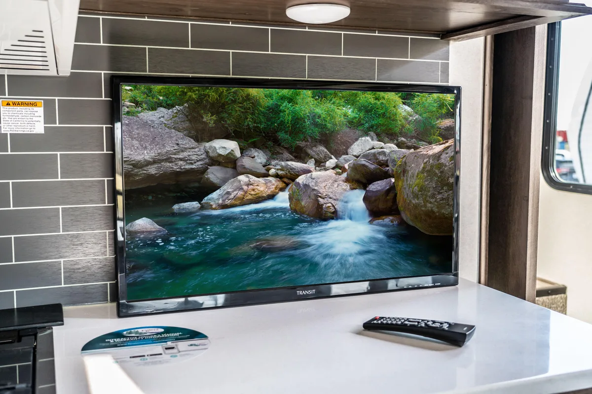 Free Signal TV Free Signal TV Transit Platinum 28" 12V Smart LED TV — product photo