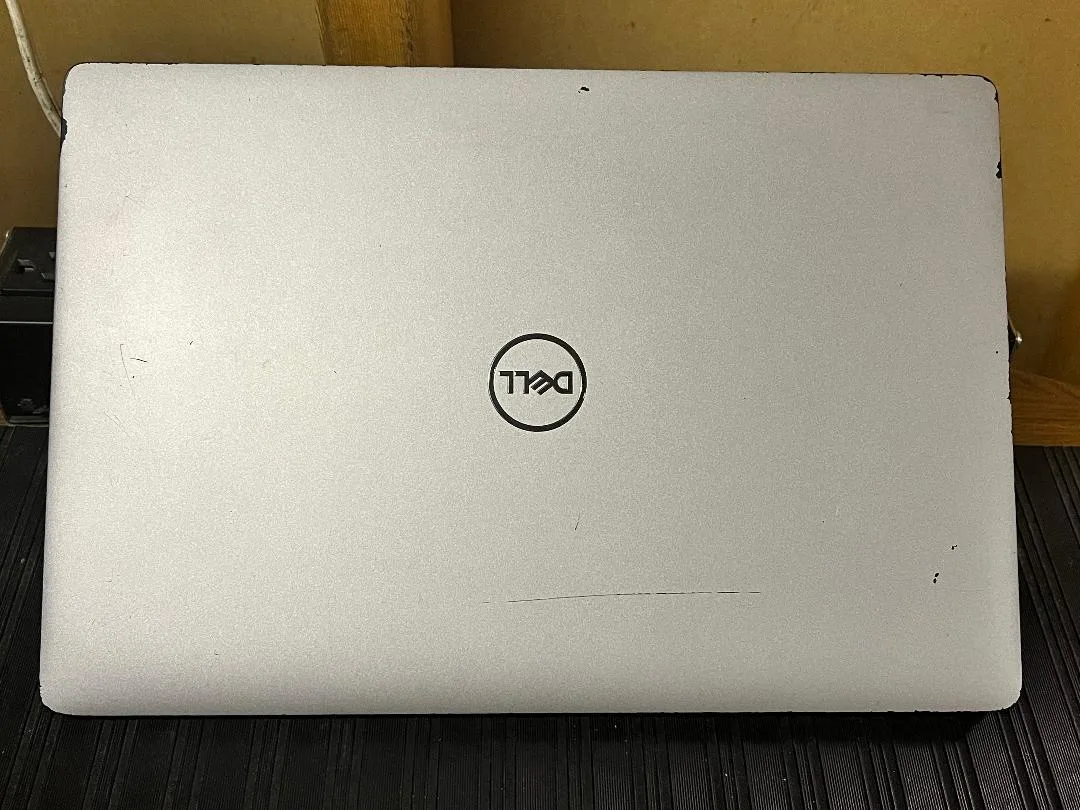 DELL DELL Latitude 5310 13.3" Touchscreen i5-10310U 16GB 512GB Grade B — product photo