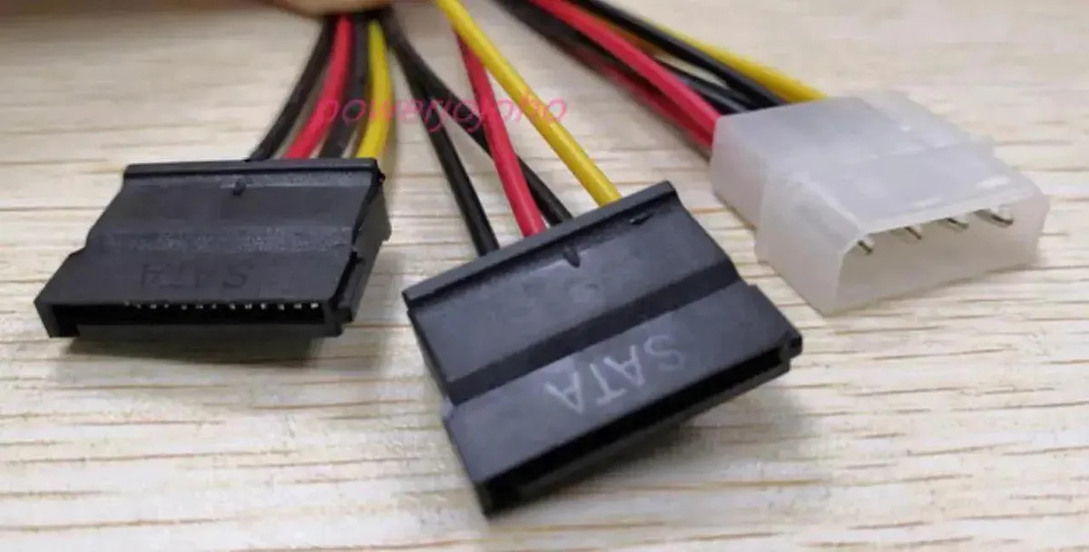 SMUGDESK SMUGDESK 4 Pin Molex to Dual SATA Power Splitter Cord — product photo