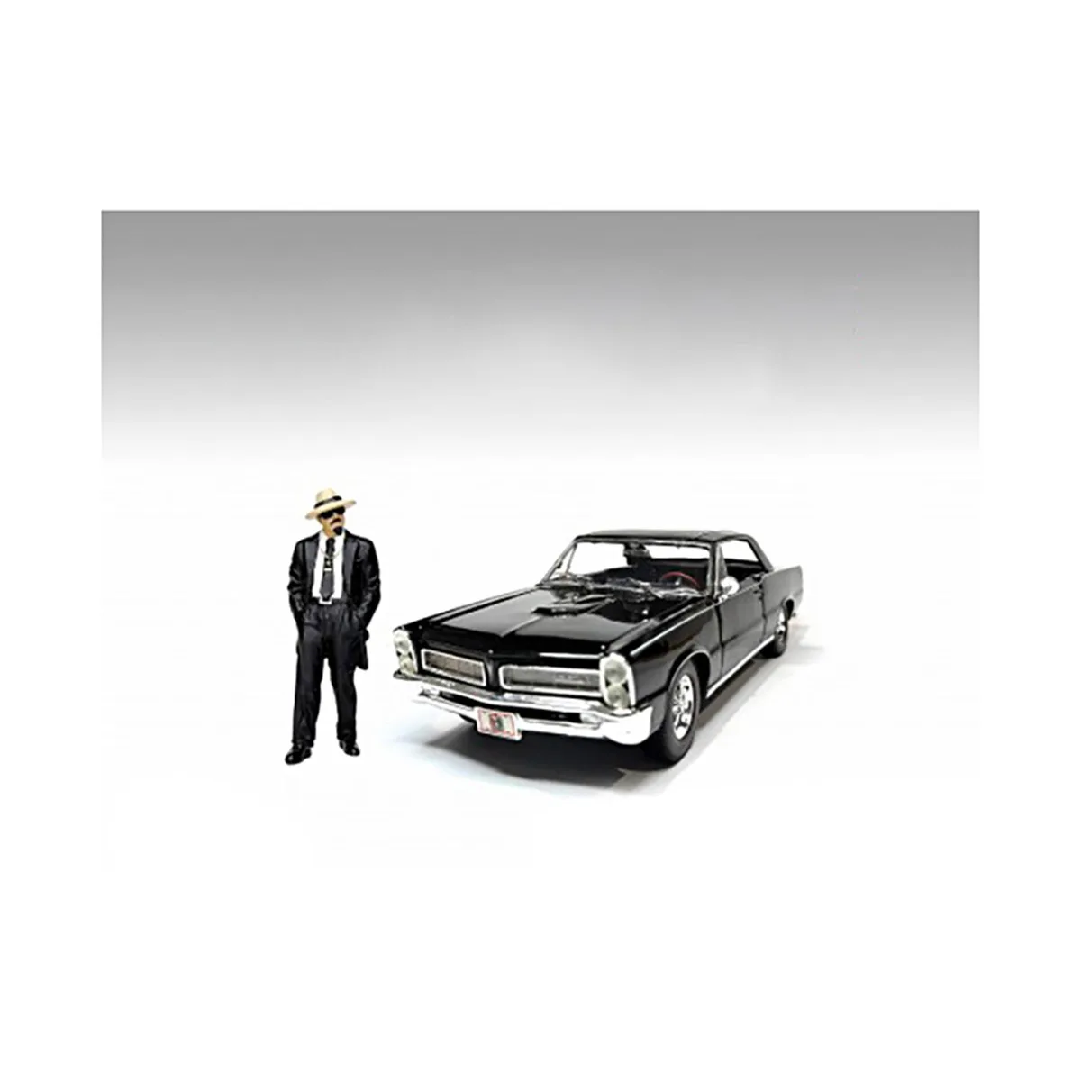 American Diorama American Diorama "Hanging Out 3" Figure #5 1/18 Scale 3.75 Inches — product photo