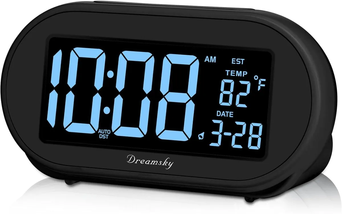 PISKEKAT PISKEKAT Server Rack 4.3 Inch Auto-Set Clock USB Ports — product photo