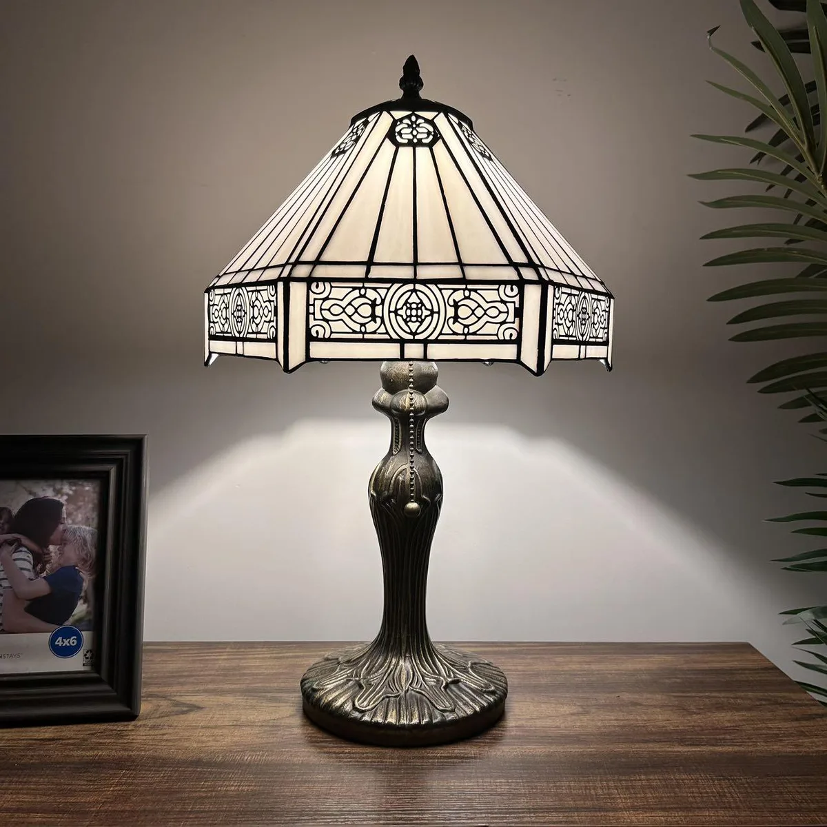 XIN CHENG TIFFANY LIGHTING XIN CHENG TIFFANY LIGHTING White Hexagon Stained Glass Table Lamp 19"H 12"W — product photo