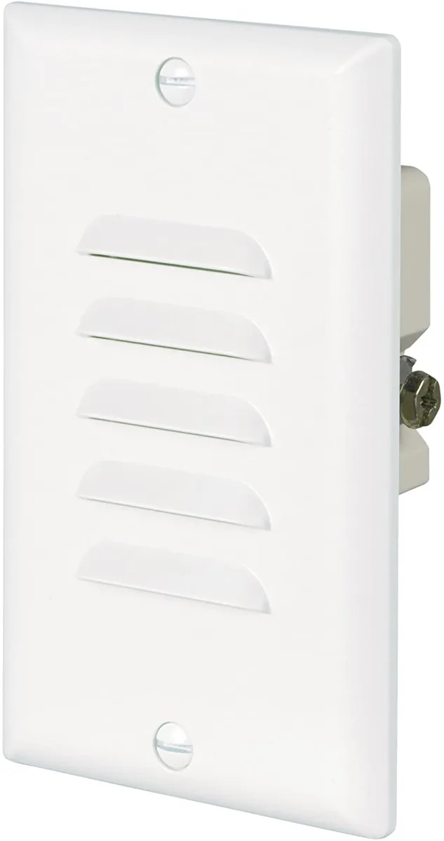 White recessed LED step light with louvered wall plate, includes horizontal and vertical covers