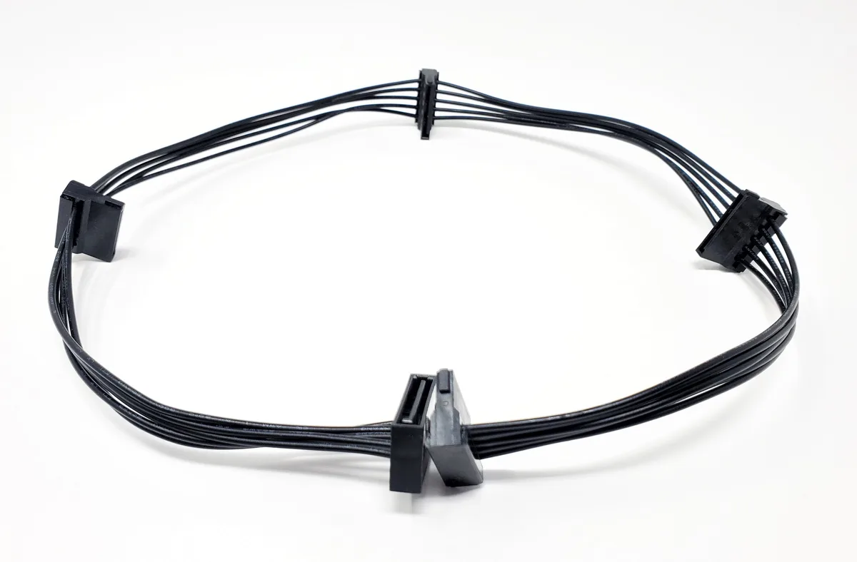 Micro Connectors Micro Connectors 23" 1-to-4 15-Pin SATA Power Splitter Cable — product photo